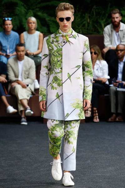 Look 8